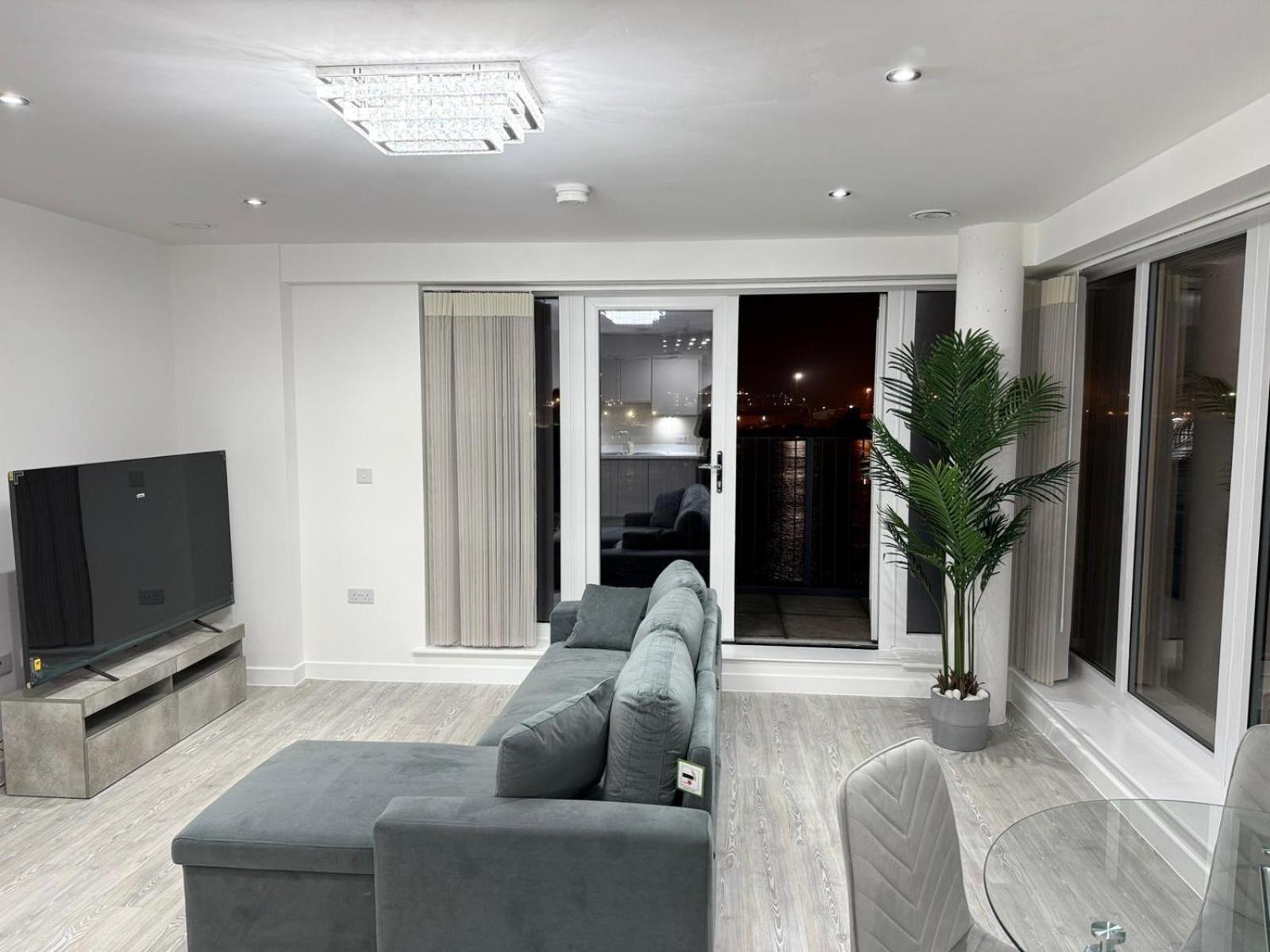 Serenity Waterfront 2 Bed Apartment Northfleet Eksteriør bilde