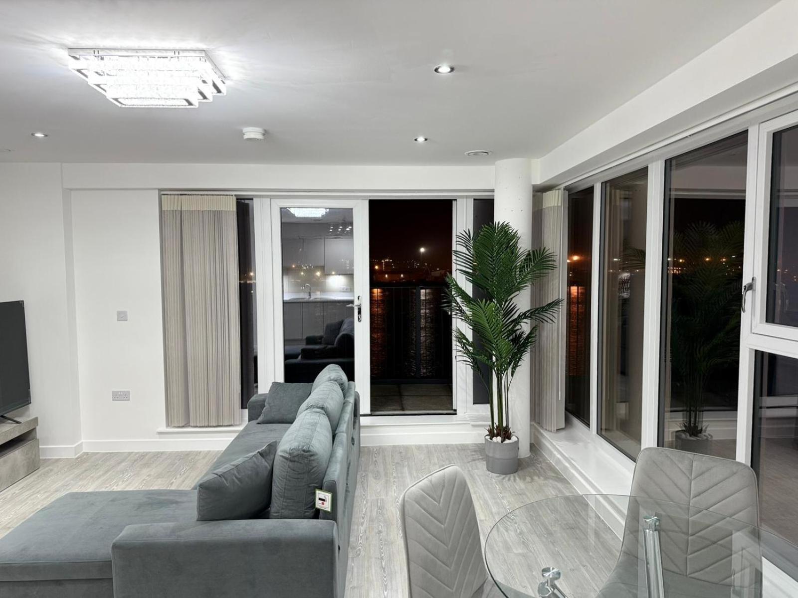 Serenity Waterfront 2 Bed Apartment Northfleet Eksteriør bilde