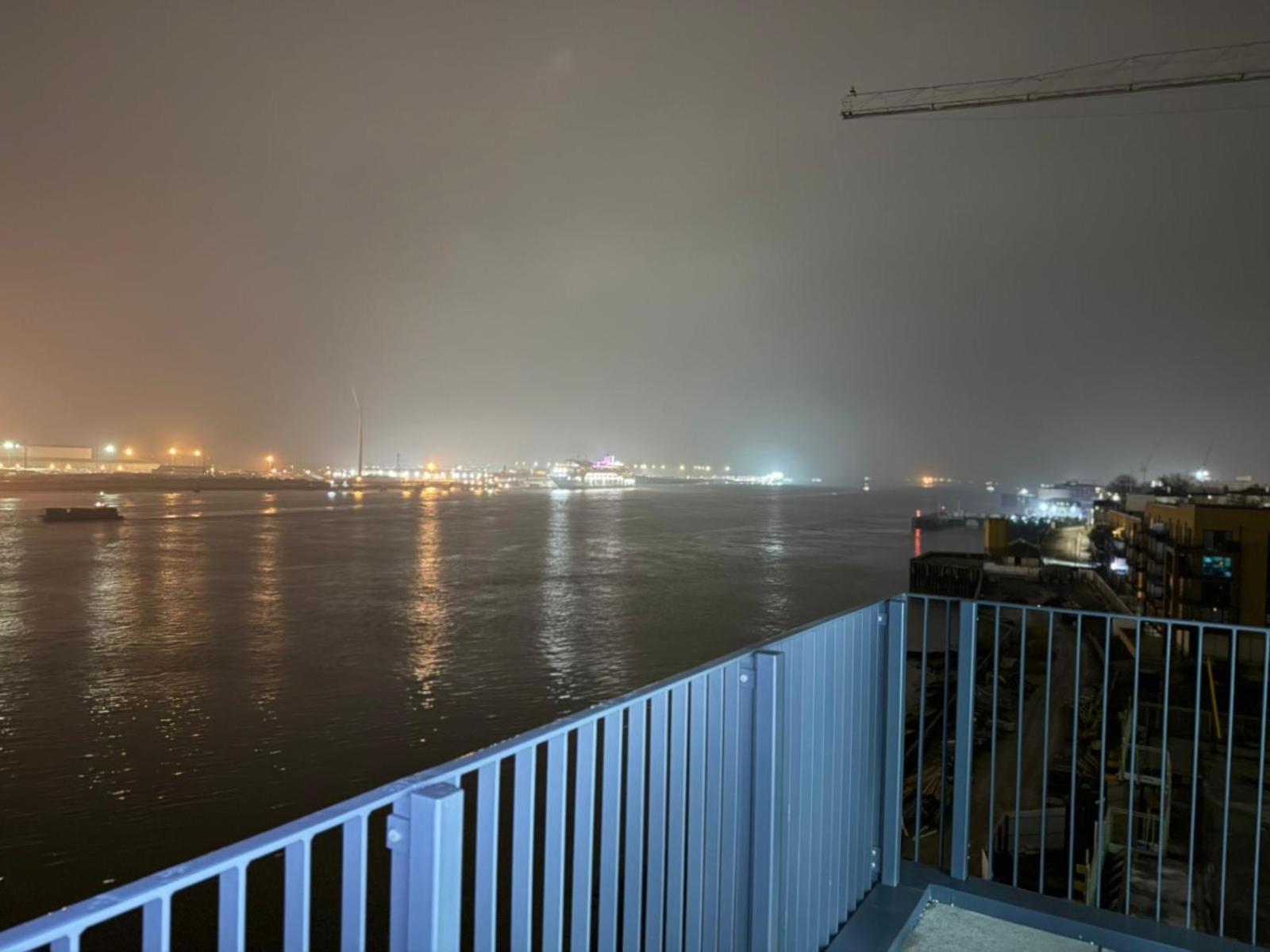 Serenity Waterfront 2 Bed Apartment Northfleet Eksteriør bilde