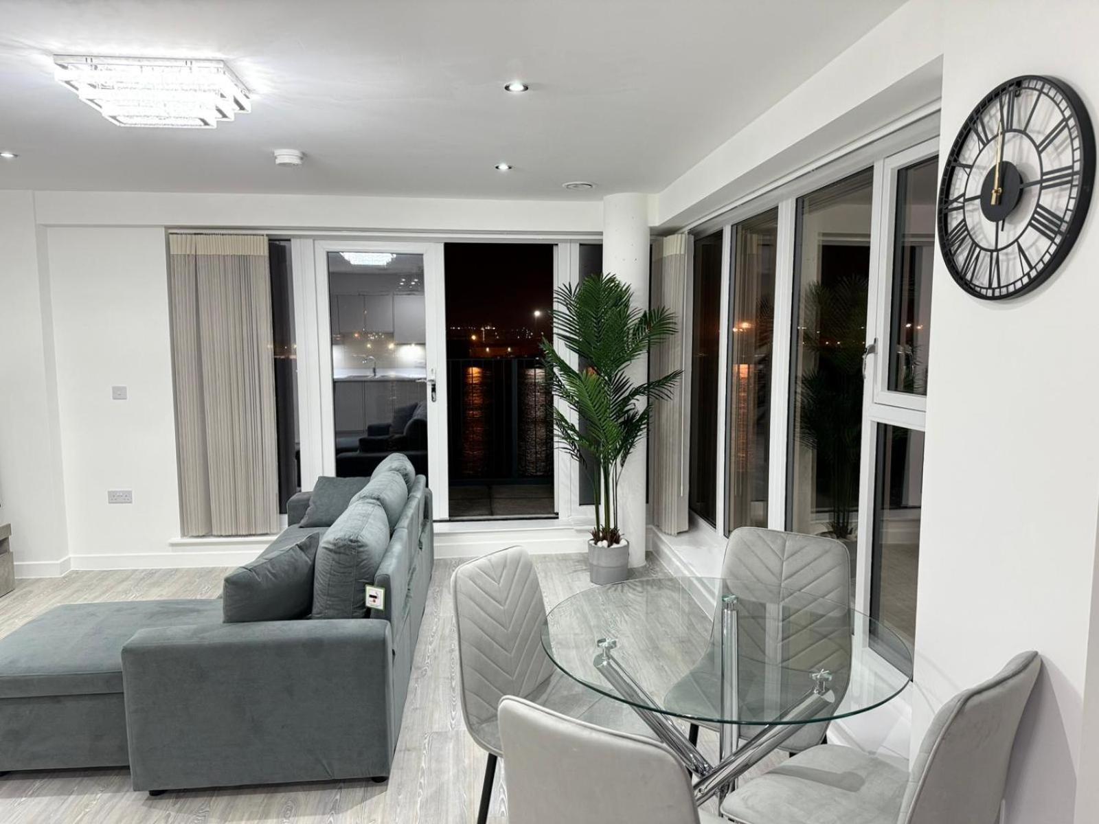 Serenity Waterfront 2 Bed Apartment Northfleet Eksteriør bilde